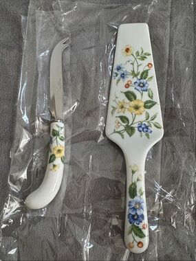 Andrea by Sadek 2 pc Porcelain Floral Cake Server and Knife Set - White